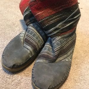 Women’s size 12 TOMS Nepal faux fur lined boots